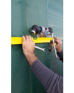 Sistem de aerisire cu plasa si prelata antivant